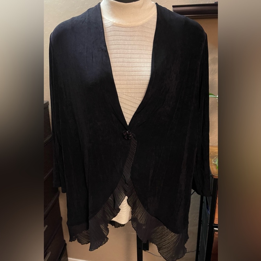 Beautiful Chico’s Traveler’s Cardigan w/stunning hem. - Picture 1 of 11